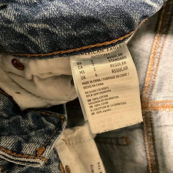 American Eagle ripped jeans - Picture 3 of 3